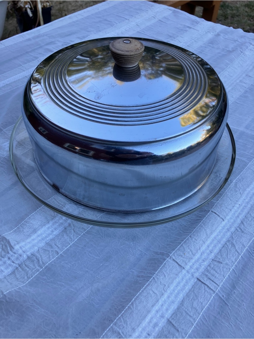 Cake safe stainless steel with Pyrex glass plate